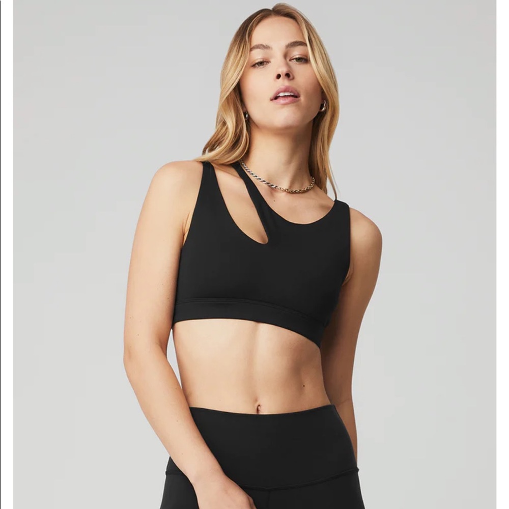 ALO black sports bra. Size Large. Excellent condition.
